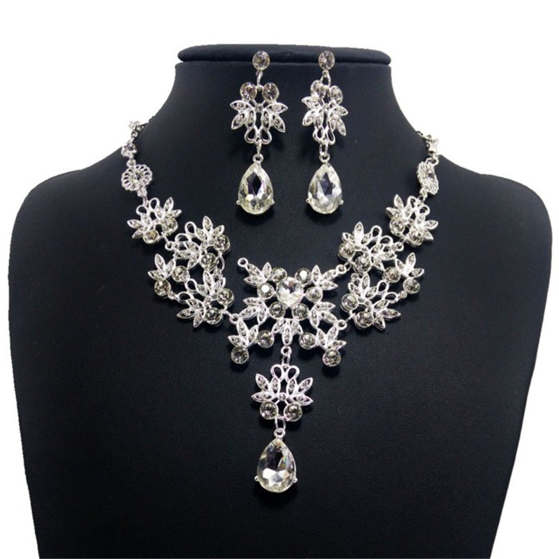 Elegant Bridal Jewelry Set – Necklace & Earrings